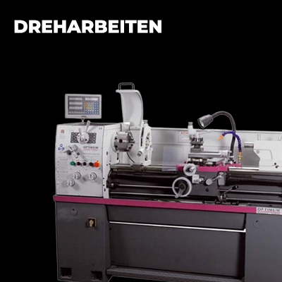 Präzises Drehen von Edelstahlwellen auf einer Industrie-Drehmaschine