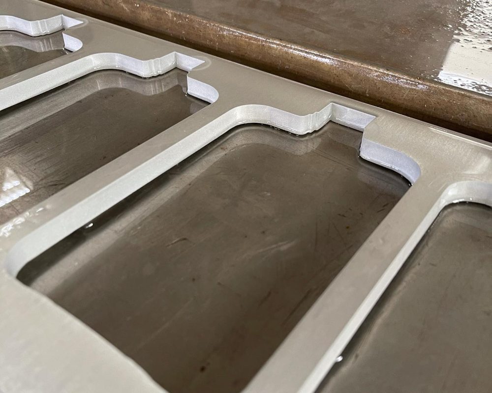 Aluminium Schnitt mit Wassserstrahl